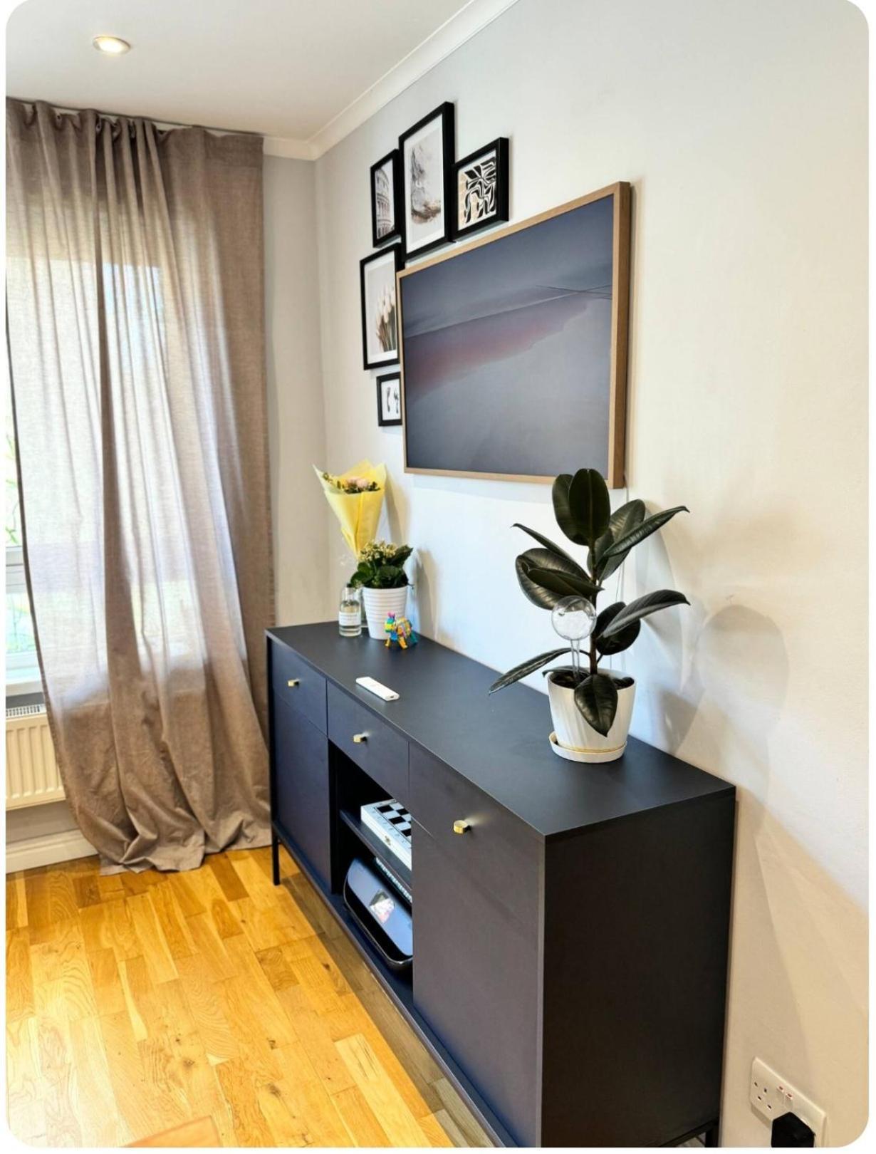 Two Bedroom Flat In The Heart Of Londres Extérieur photo